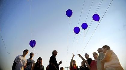 Friends and family of Jennifer Daniels Ritter release balloons in her honor at an intersection of Route 234 on the ninth anniversary of Ritter's death in a car crash at the intersection.