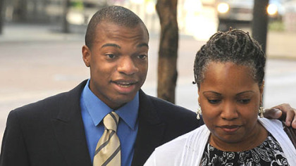Jordan Miles and Terez Miles enter the Federal Courthouse Tuesday.