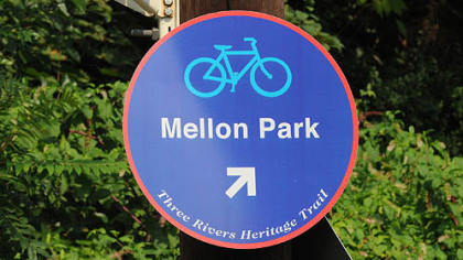 Signage along Reynolds Street points cyclists toward the route with less traffic.